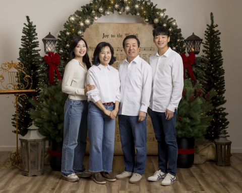 F4_4명 서있는 모습2_크리스마스악보배경.jpg